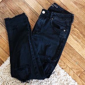 Black distressed tomgirl jeans